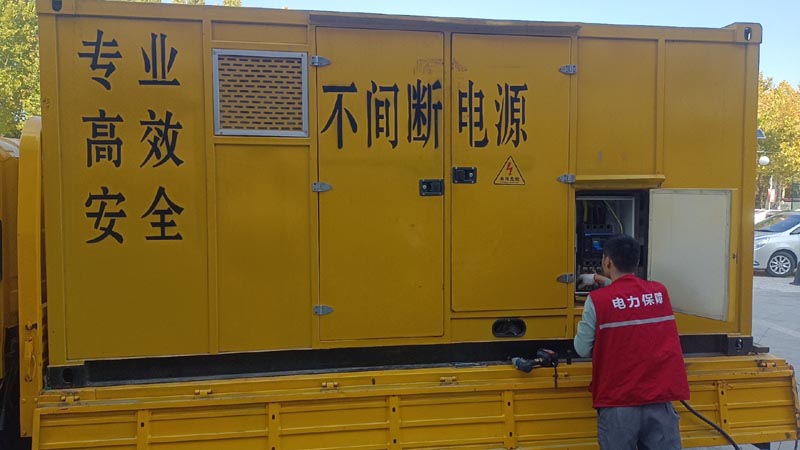 巴青柴油发电机组和UPS电源配合使用时，如何避免切换过程中的电力中断？